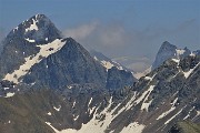 65 Pizzo del Diavolo, preceduto dal Monte Aga e col Pizzo Poris a dx
